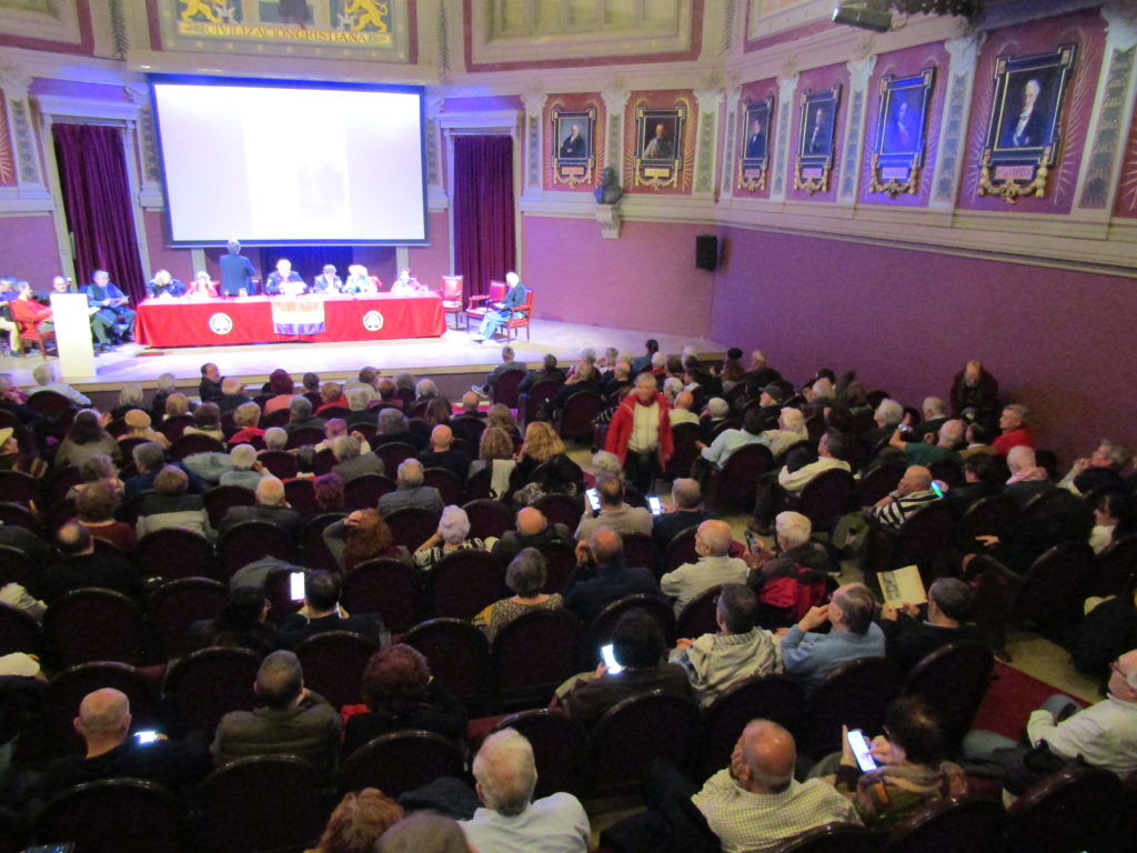 Salón Cátedra Mayor del Ateneo el 14-4-2025 durante el acto