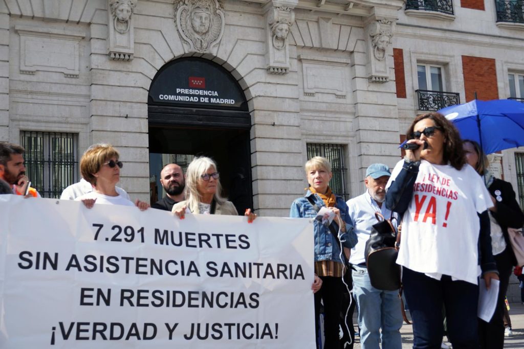Foto de Sara M. Ledesma de El Salto de la mani en la Puerta del Sol de afectados por las 7291 muertes